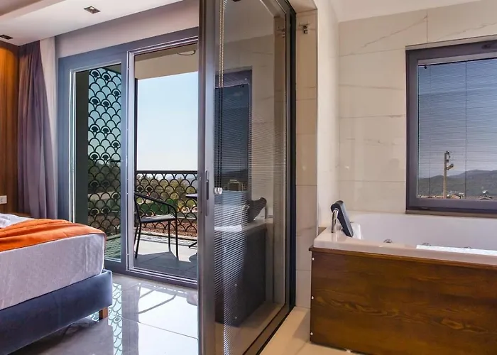 Villa Oeluedeniz 4 Bedroom With Private Pool Hot Tub