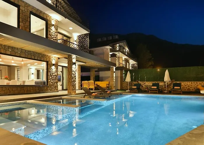 ölüdeniz 4 Bedroom With Private Pool Hot Tub Villa