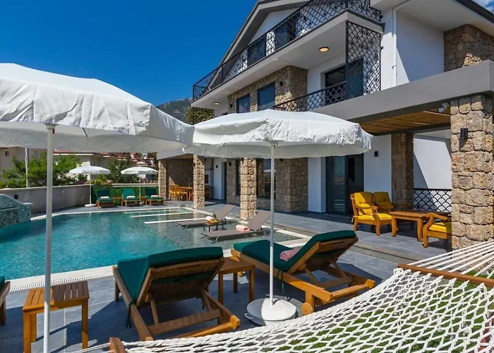 ölüdeniz 4 Bedroom With Private Pool Hot Tub Villa Fethiye