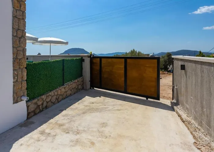 ölüdeniz 4 Bedroom With Private Pool Hot Tub Fethiye