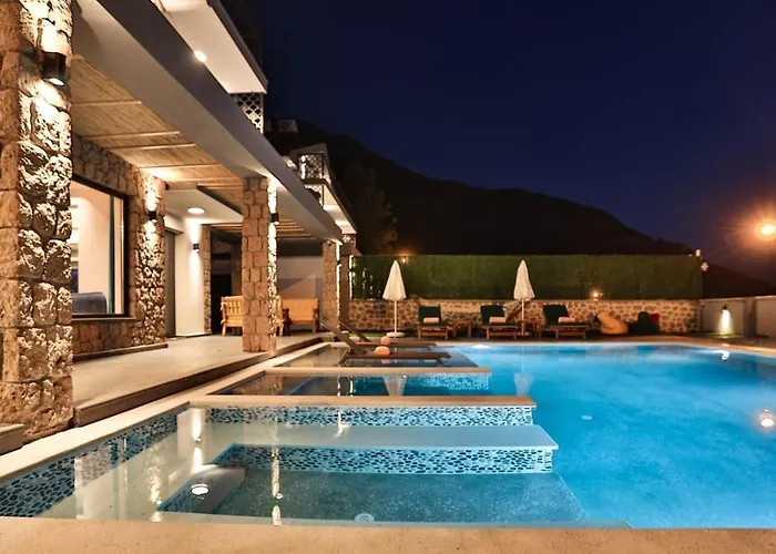 ölüdeniz 4 Bedroom With Private Pool Hot Tub Villa *