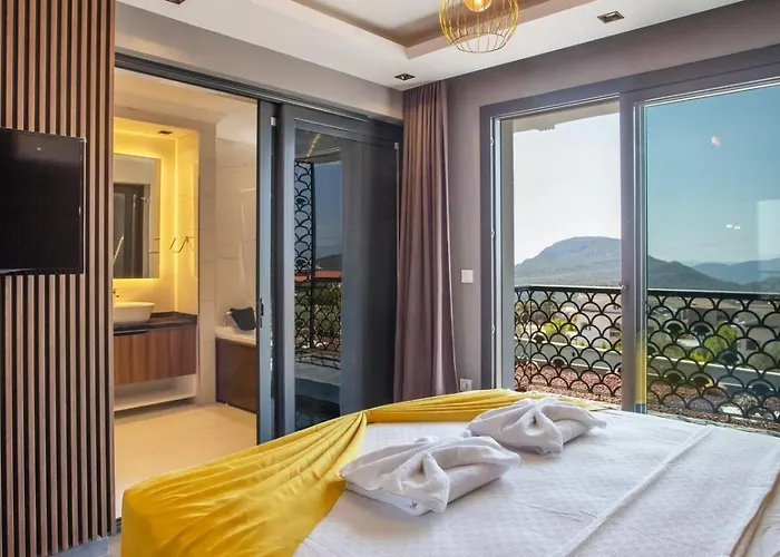 ölüdeniz 4 Bedroom With Private Pool Hot Tub Villa Fethiye