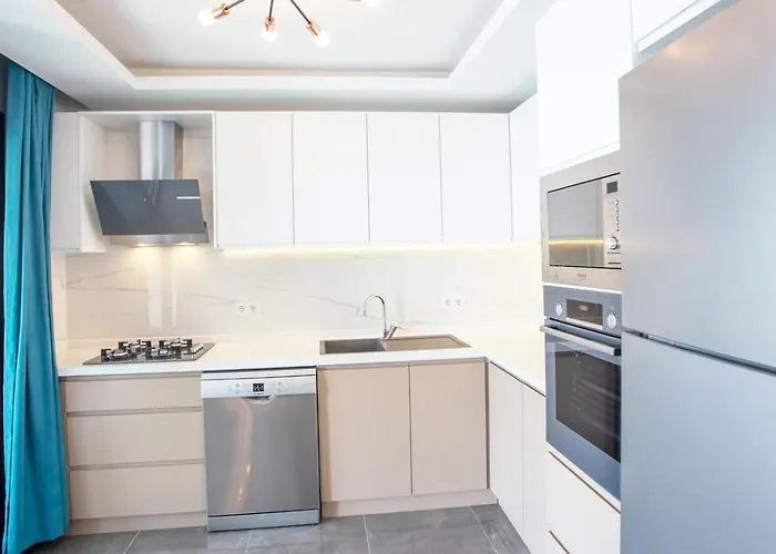 Oeluedeniz 4 Bedroom With Private Pool Hot Tub فيلة