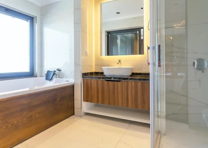 Oeluedeniz 4 Bedroom With Private Pool Hot Tub Villa *