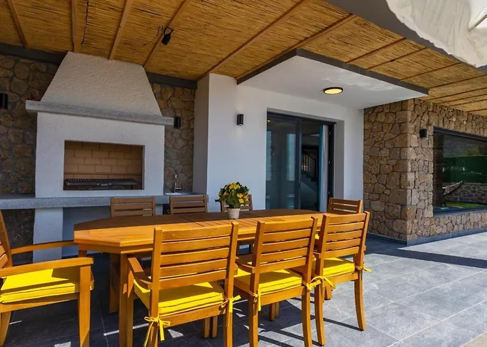 Villa Oeluedeniz 4 Bedroom With Private Pool Hot Tub Fethiye