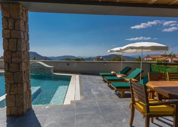 Villa Oeluedeniz 4 Bedroom With Private Pool Hot Tub *