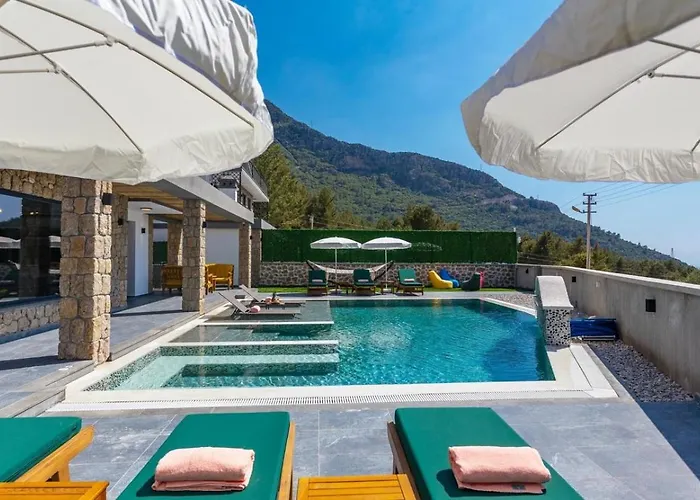 Villa Oeluedeniz 4 Bedroom With Private Pool Hot Tub *