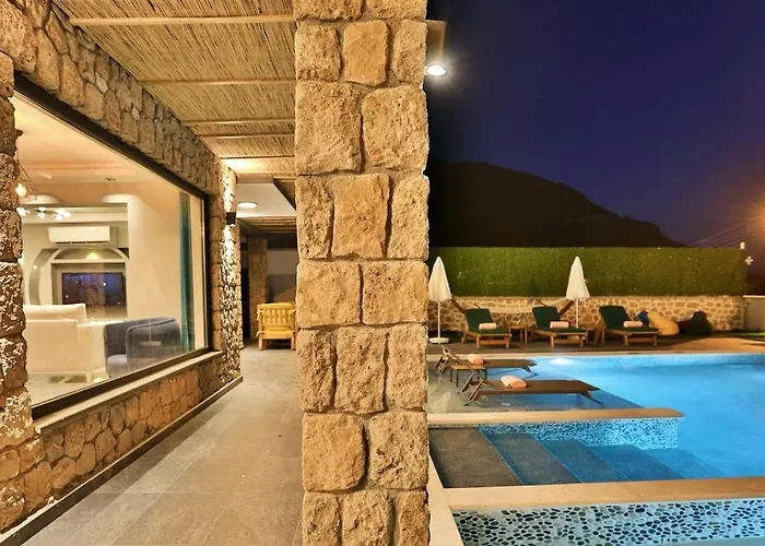 Oeluedeniz 4 Bedroom With Private Pool Hot Tub Fethiye