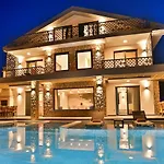 Oeluedeniz 4 Bedroom With Private Pool Hot Tub *