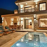 别墅 Oeluedeniz 4 Bedroom With Private Pool Hot Tub 费特希耶