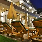 Oeluedeniz 4 Bedroom With Private Pool Hot Tub *