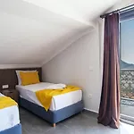 Oeluedeniz 4 Bedroom With Private Pool Hot Tub Fethiye