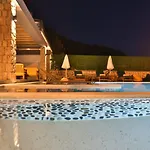 Oeluedeniz 4 Bedroom With Private Pool Hot Tub Villa