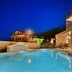 Oeluedeniz 4 Bedroom With Private Pool Hot Tub *