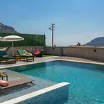 Oeluedeniz 4 Bedroom With Private Pool Hot Tub