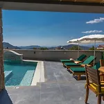 别墅 Oeluedeniz 4 Bedroom With Private Pool Hot Tub *