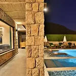 Oeluedeniz 4 Bedroom With Private Pool Hot Tub Fethiye