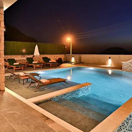 Oeluedeniz 4 Bedroom With Private Pool Hot Tub * Fethiye
